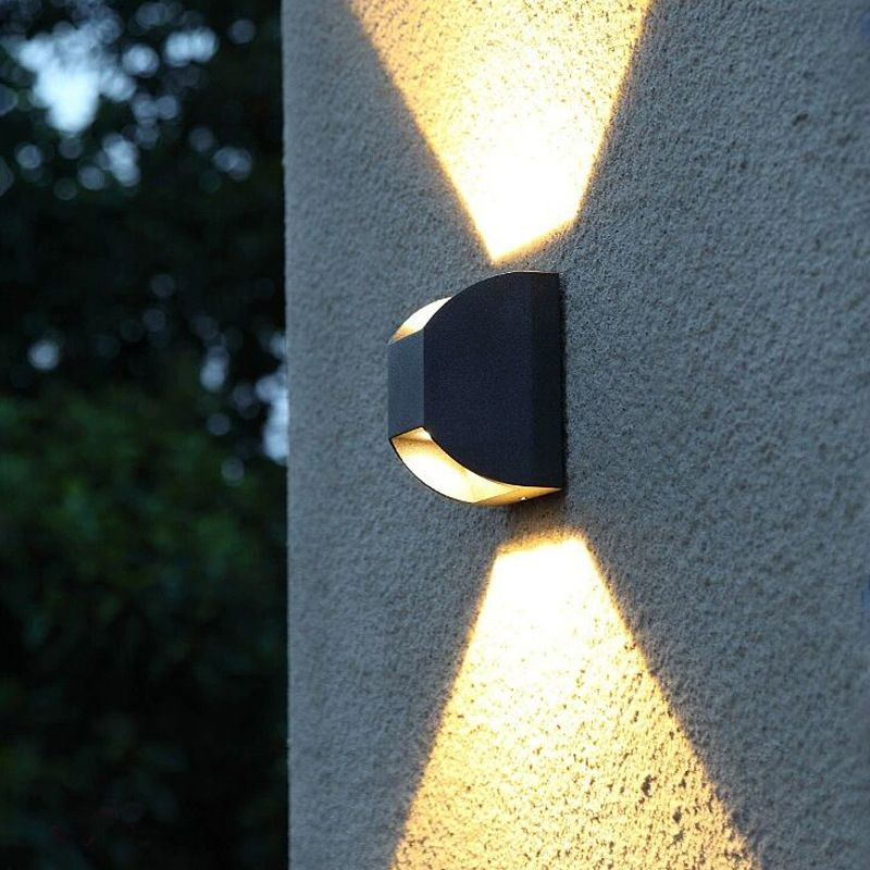 Polygon Shape Wall Light Modern Style Metal 2 Lights Sconce in Black