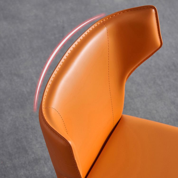 Silla lateral moderna con respaldo de orejas, silla de cuero con acabado mate para comedor