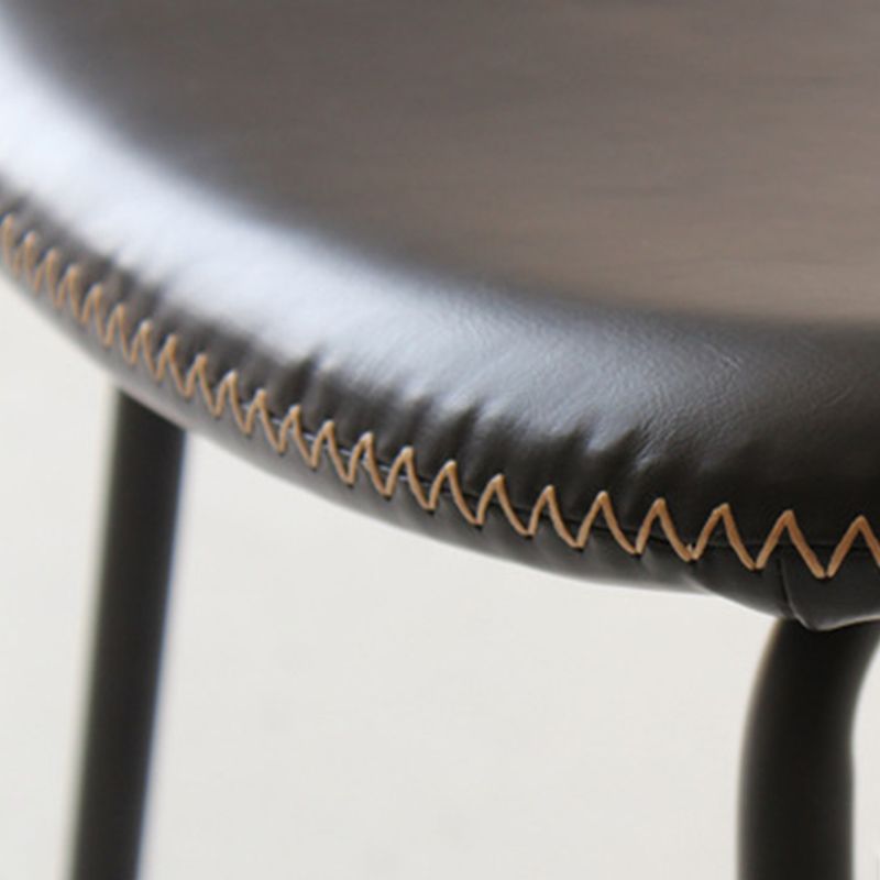Chaise d'appoint scandinave à la maison, chaise de salle à manger rembourrée en métal à dossier ouvert