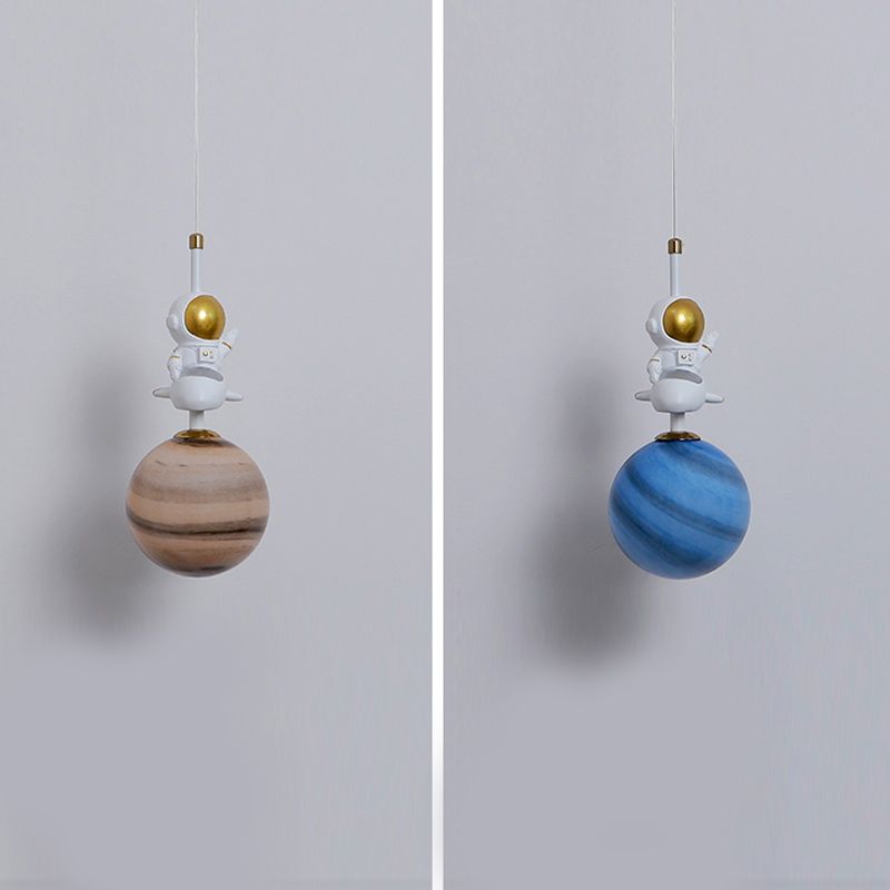 1-Light Bedroom Resin Wall Lighting Contemporary Globe Sconce Light in Gold