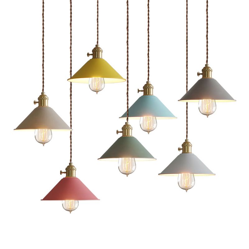 Forme de cône en métal Lumières suspendues modernes à 1 lumière suspendue à support pour salle à manger