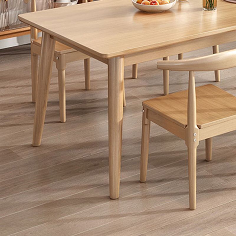 Contemporary Round Dining Table Solid Wood Dinner Table with 4 Legs