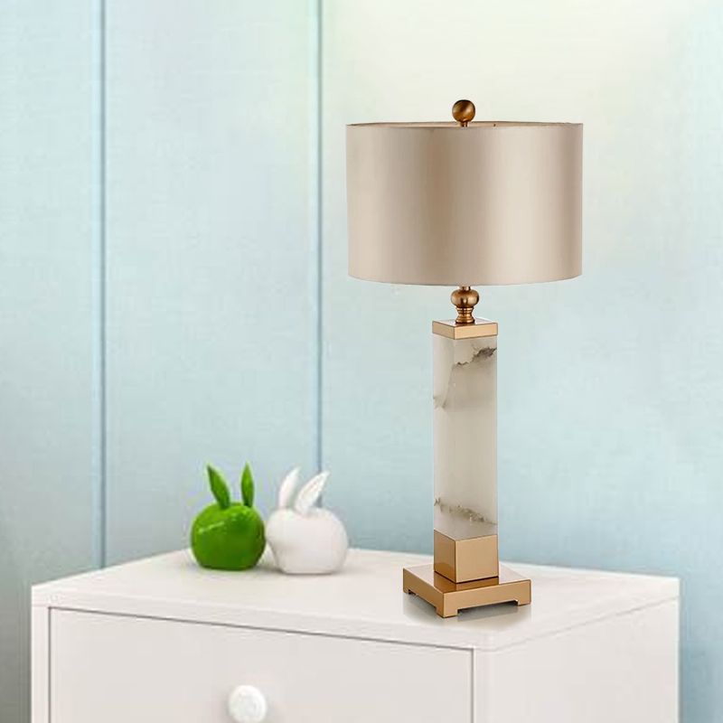 1 Kopf Wohnzimmer Schreibtisch Lampe moderne goldene Tischlicht mit zylindrischem Stoffton