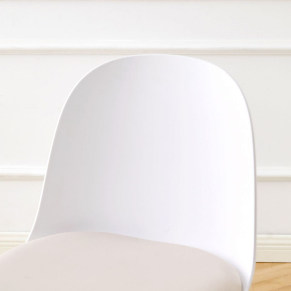 Contemporary Low Back Indoor Armless Plastic Bar Stool with Footrest
