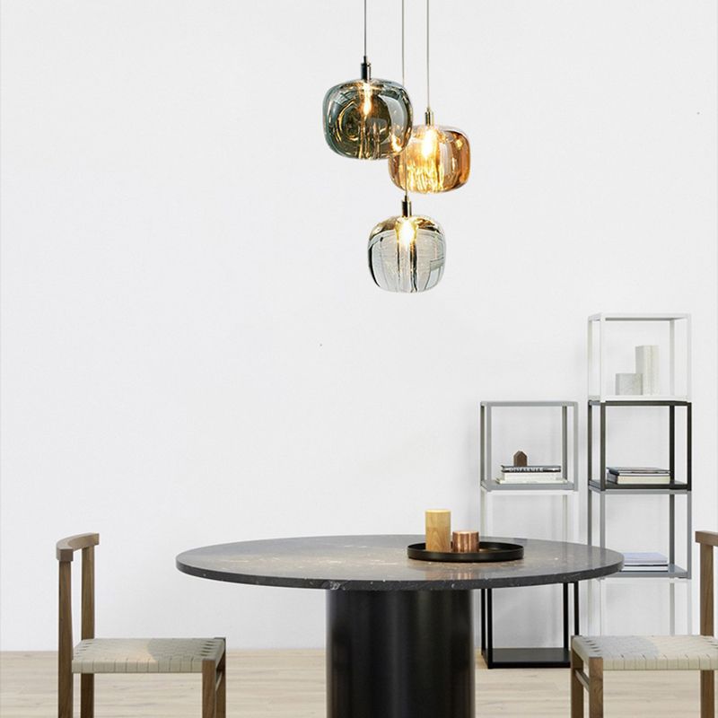 Lumière suspendue contemporaine en verre coloré