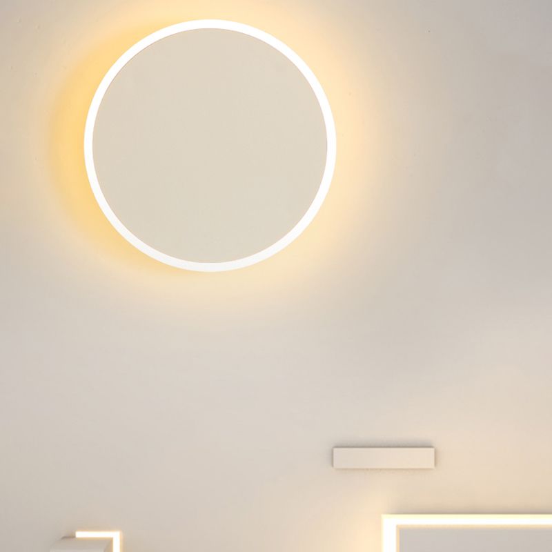 Round Shape Metal Wall Light Modern Style 1 Light Wall Mounted Lamp in White