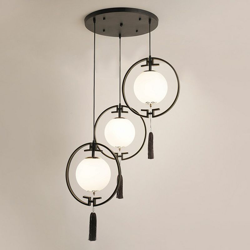 Black Cluster Globe Posting Light Chinoiserie Moderna lámpara de suspensión de vidrio blanco con anillo de borla