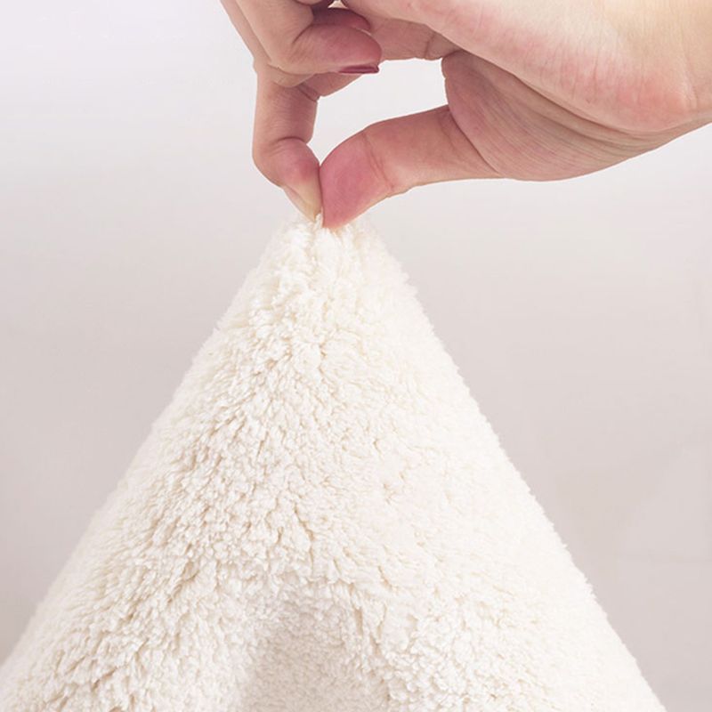 Modern Polyester Rug Creative Novelty Shape Carpet Stain Resistant Area Rug for Living Room