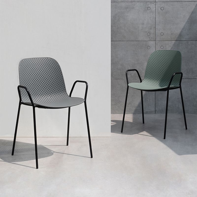 Sillón de comedor de plástico de estilo escandinavo, respaldo sólido, silla individual