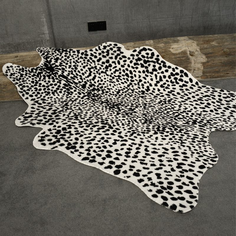 Unique Leopard Pattern Rug Nordic Rug Polyester Washable Non-Slip Pet Friendly Carpet for Living Room