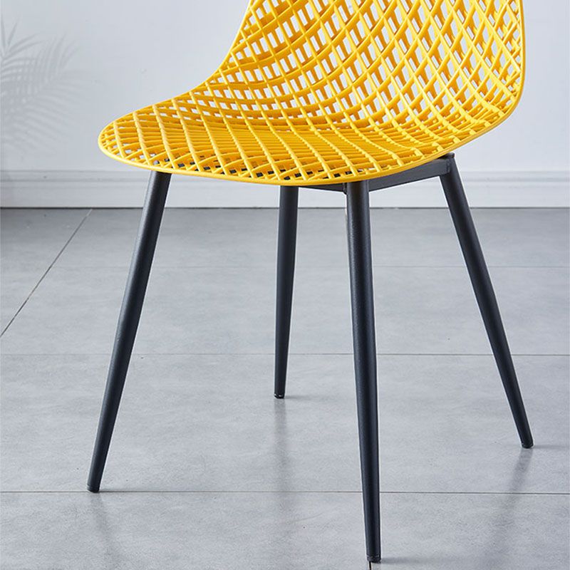 Chaise de cuisine contemporaine chaise latéral sans bras avec des jambes en métal