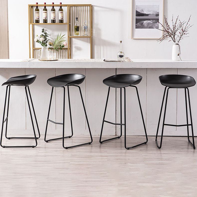 Modern Backrest Counter Stool Iron Cashier Bar Stool with Plastic Seat