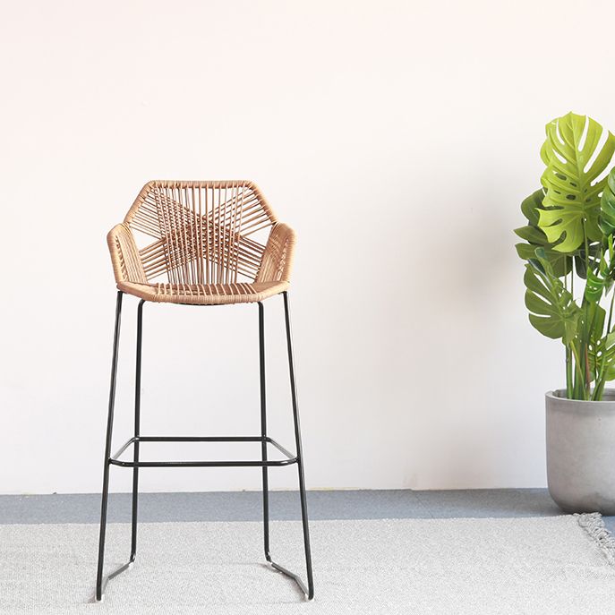Moderne Armlehre Rückenlehne Theke Stuhl Iron Balcony Barhocker mit Rattansitz und Pedal