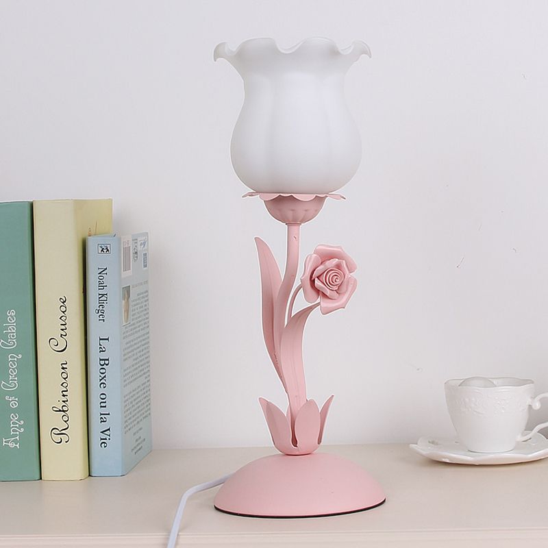 Pastoral Rosenknospetisch Licht 1 Kopf Opal Mattglas Nachttisch Lampe mit rosa/blau/grüner Rebe