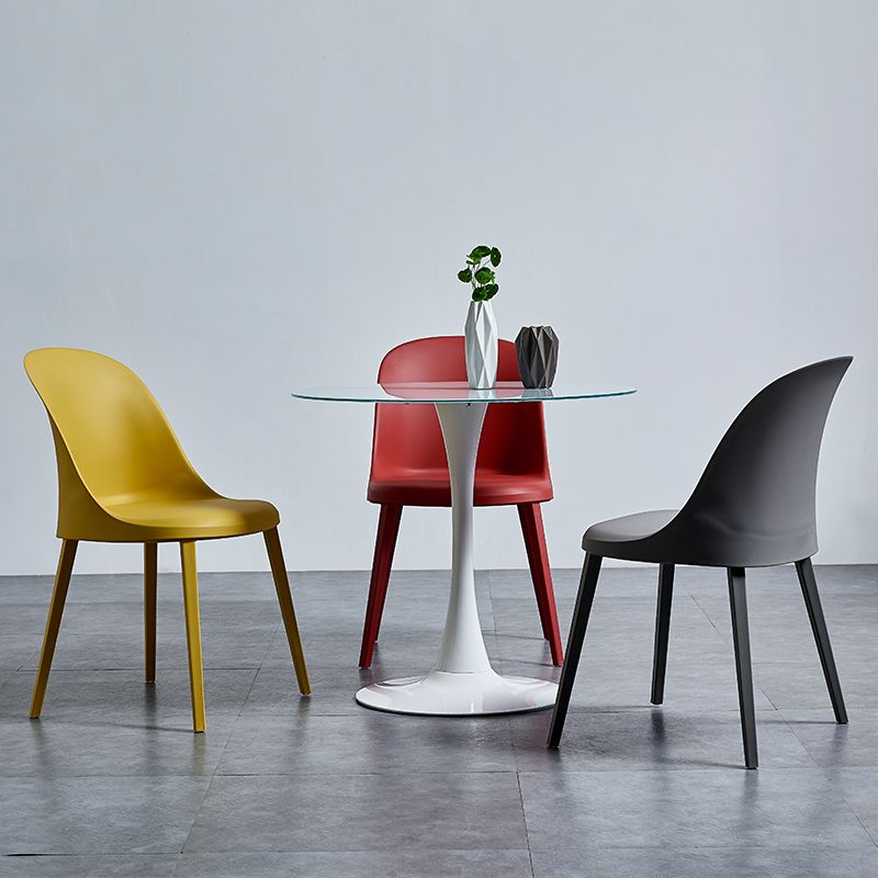 Chaise d'appoint en plastique pour restaurant contemporain Chaise d'appoint à dossier solide au fini mat (Ensemble de 2)