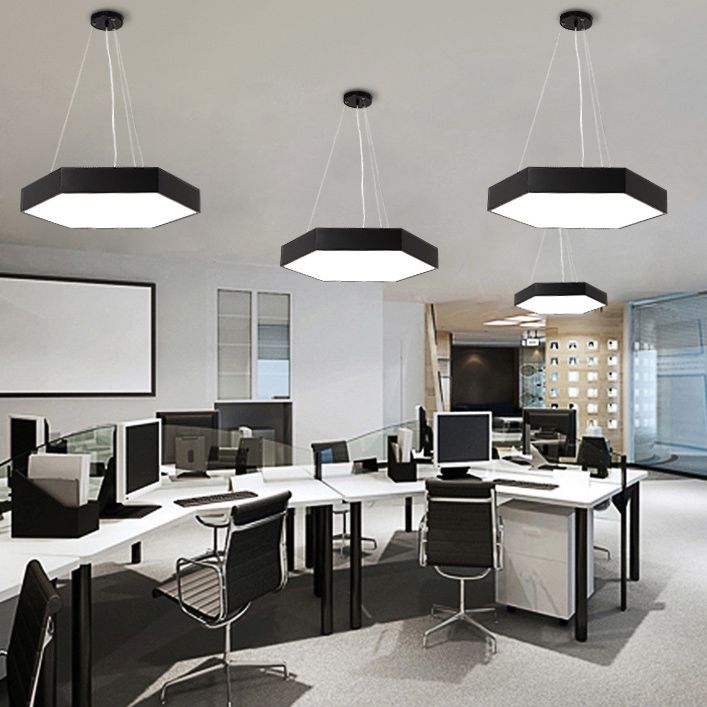 Metall sechseckiger Anhänger Deckenleuchte Einfachheit Schwarzes LED Hanges Licht mit Acryldiffusor