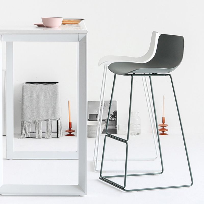 Modern Coffee Shop Armless Stool Matte Finish Plastic Barstool