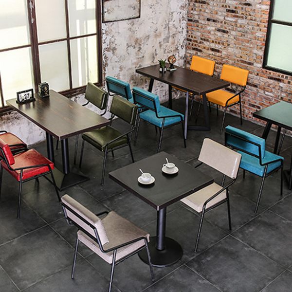 Silla de comedor industrial de cuero con respaldo abierto y acabado mate (juego de 4)