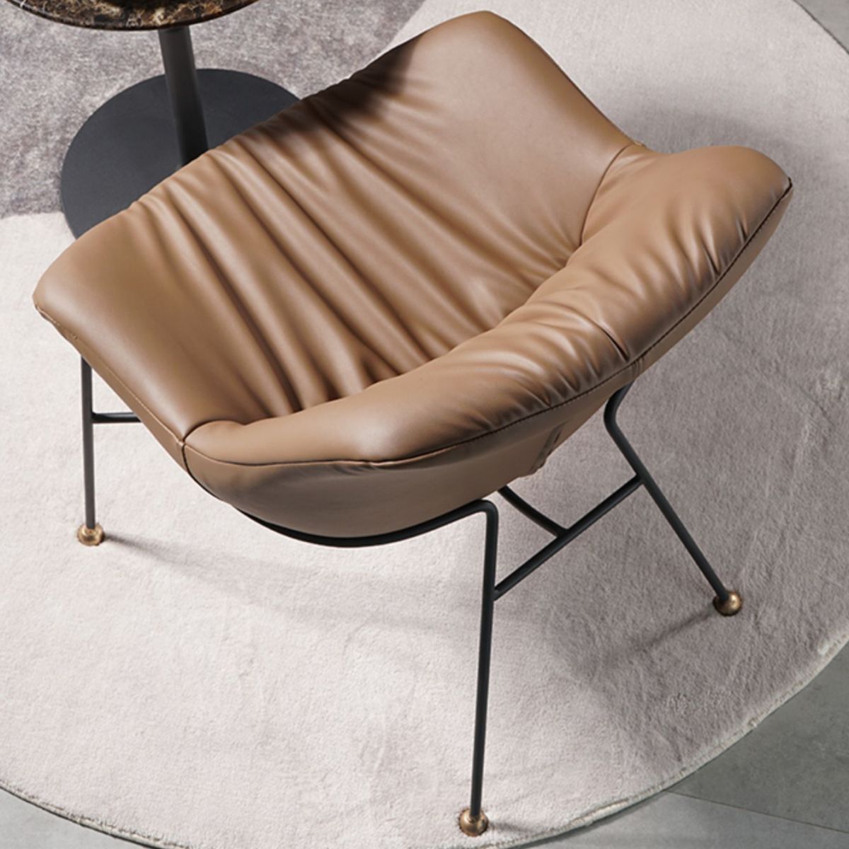 Chaise en cuir de style contemporain, chaise sans accoudoirs avec pieds en métal pour cuisine