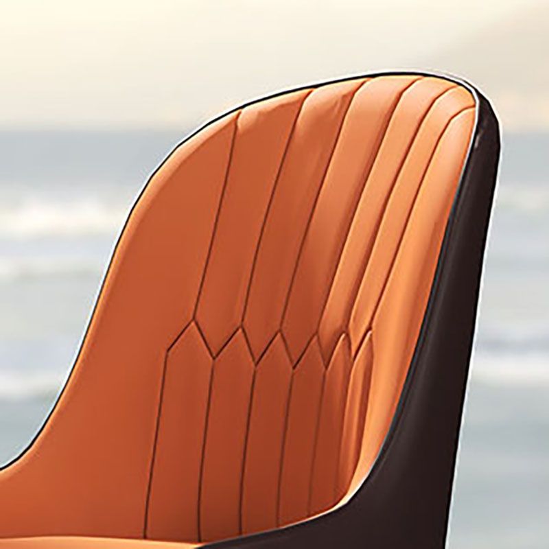 Silla auxiliar de comedor de cuero con respaldo sólido de diseño escandinavo