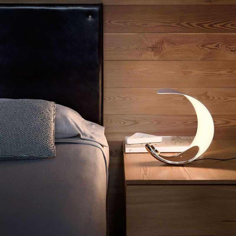 Luz de mesa LED de dormitorio metálico de lámpara de luna en forma de luna en forma de luna con cable enchufable