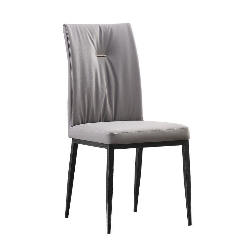 Moderne zeitgenössische Leder -Parsons -Stuhlseite Essstühle mit Metallbeinen