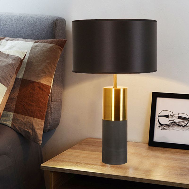 Zementzementzylindrische Tischlampe Minimalistische Einzelnachtständer mit Trommelstoffschatten
