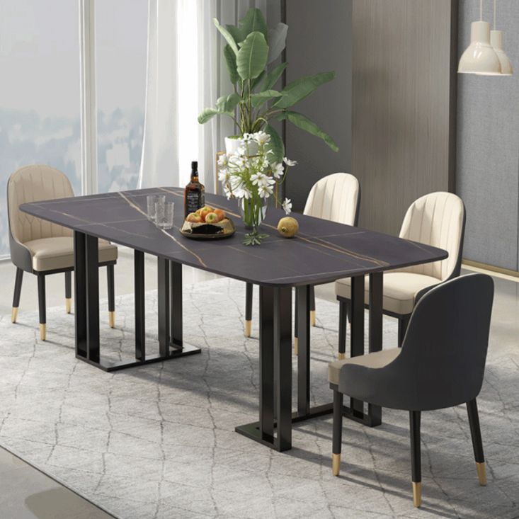 Set di sala da pranzo nera moderna di pietra sinterizzata con tavolo rettangolo e set da pranzo a base di metallo