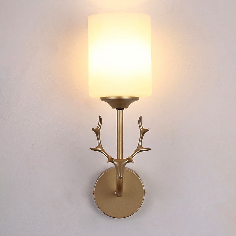 Lámpara de pared de pared negro/latón 1 lámpara de pared cilíndrica de vidrio blanco rural para sala de estar