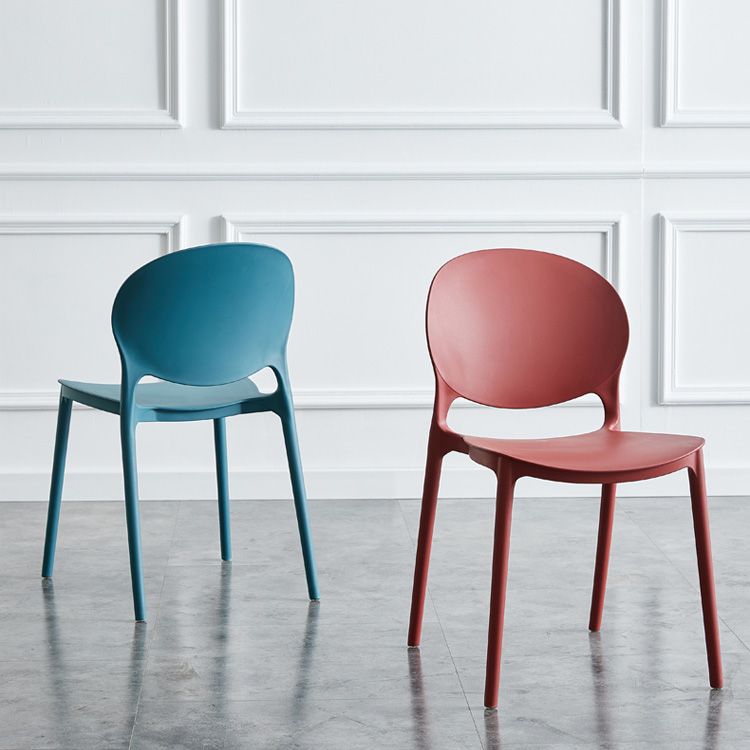 Silla de comedor escandinava de plástico sin brazos, sillas auxiliares apilables (juego de 4)