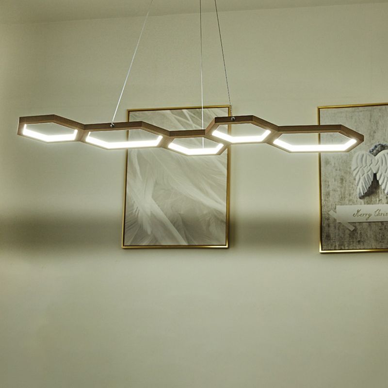 Hexagonale LED-Island Kronleuchter Einfachheit Acryl 5-Licht-Deckenleuchte in Naturholz
