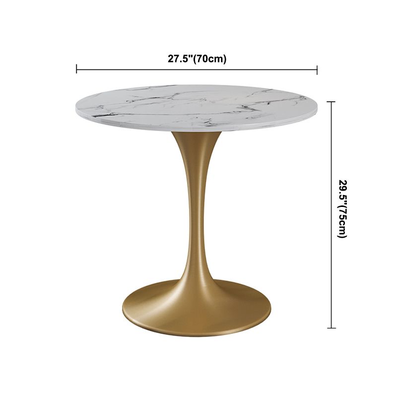 Traditionele eettafel in luxe stijl, witte ronde tafel van gesinterd steen