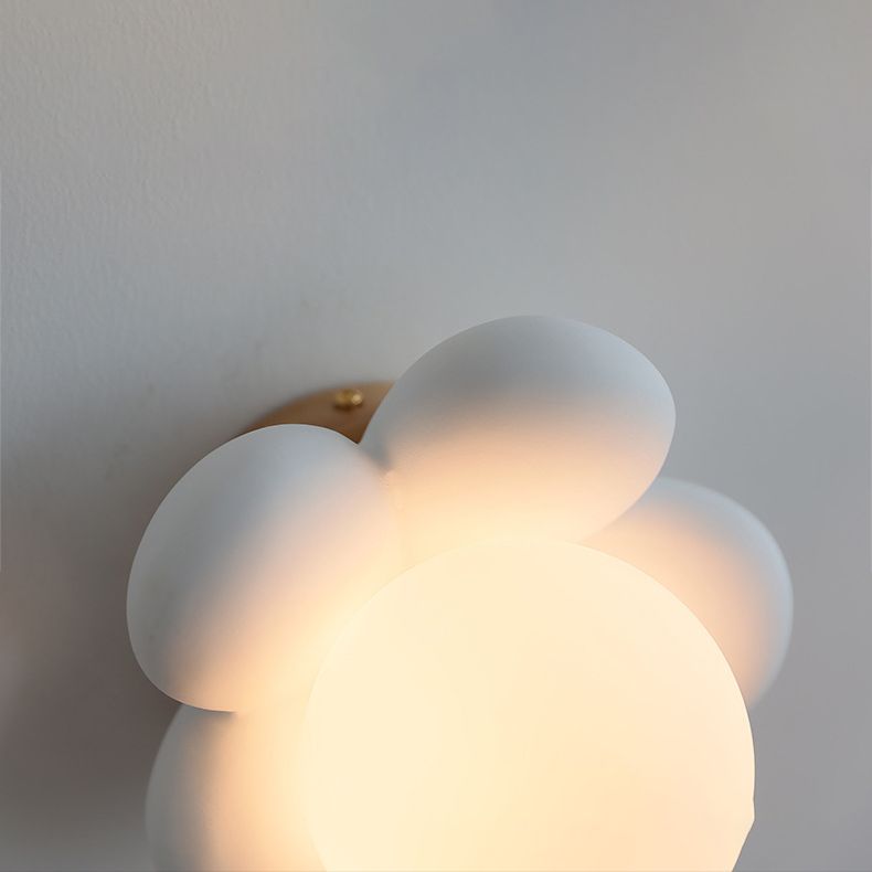 Modern White / Pink Wall Light Fixture Minimalist Wall Light Sconce for Bedroom