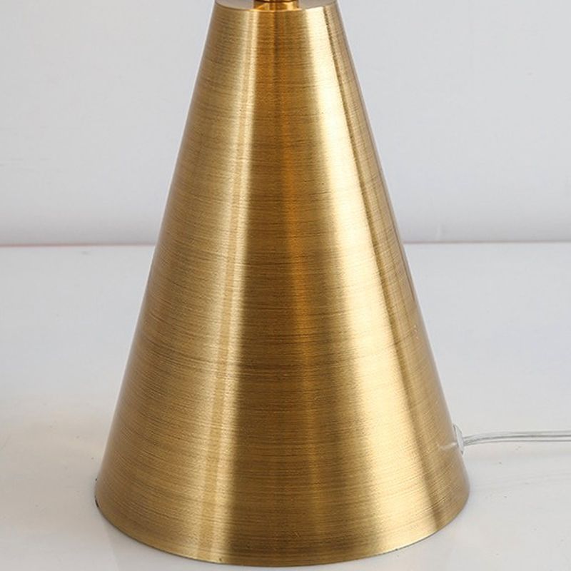 Lampada da tavolo a forma di cono oro lampada da tavolo in stile nordico con vetro per camera da letto