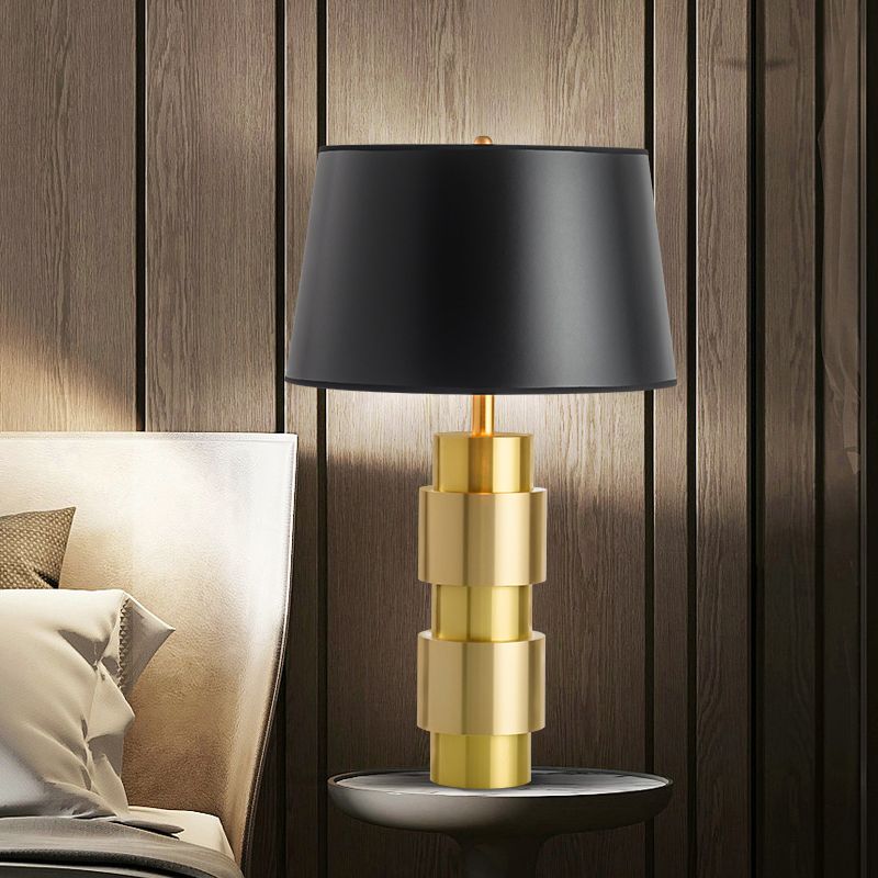 Illuminazione notturna da letto in 1-bulbina Minimalismo Black Metal Table Light con tonalità in tessuto a botte