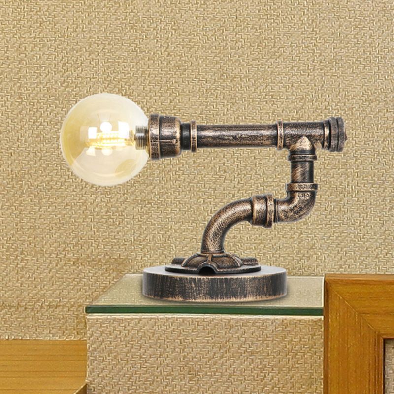 Lampada da lettura a luce singola in argento antico/bronzo. Illuminazione industriale con paralume globo in vetro trasparente/ambrato