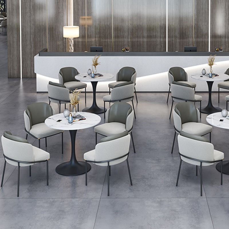 Ronde Tulponderstel Moderne Eettafel Wittint Vaste Tafel van Gesinterde Steen