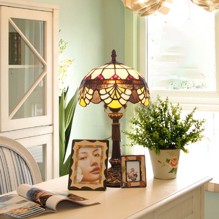 Table Dome Light 1-Bulb Verre en vitrail Tiffany Tix Tablette de chevet avec motif de coquille en marron