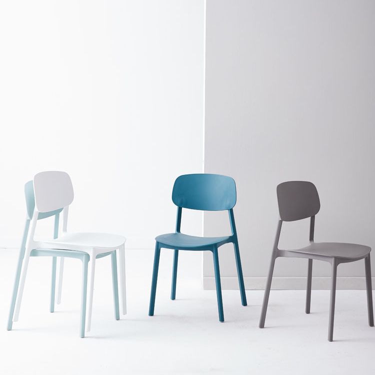 Silla auxiliar de plástico escandinavo para sala de conferencias, silla de comedor con respaldo abierto (juego de 4)