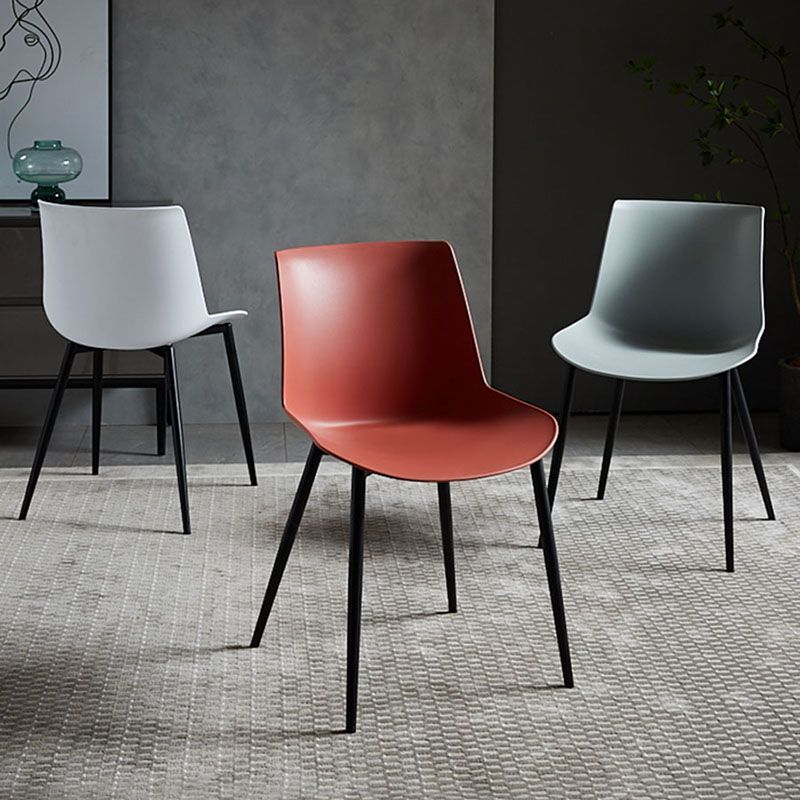 Sillas de comedor estilo moderno Silla auxiliar sin brazos con patas de metal