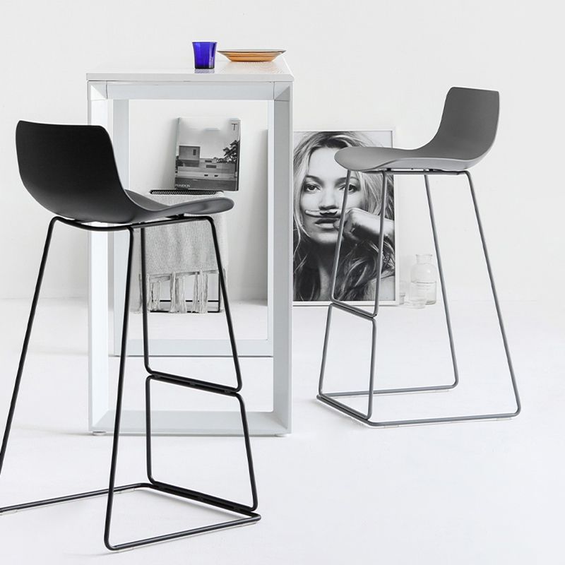 Modern Coffee Shop Armless Stool Matte Finish Plastic Barstool