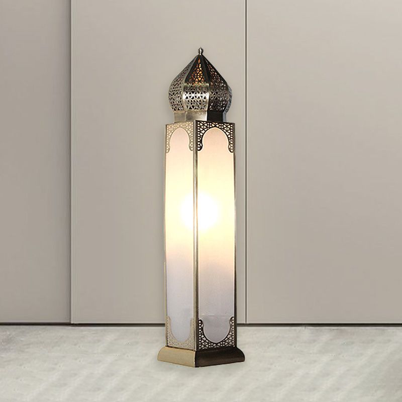 Accensione della scrivania a 1 testa Lampada da tavolo da soggiorno antico con tonalità di vetro bianco cuboid in ottone