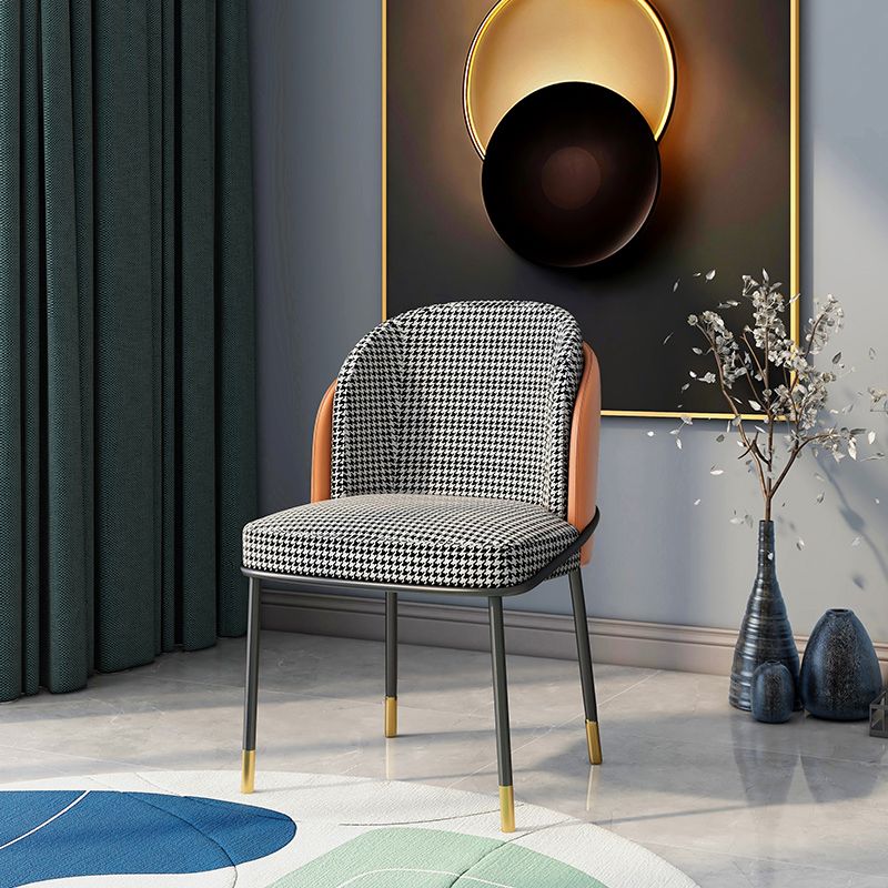 Silla de comedor de metal Glam, sillas de comedor tapizadas sin brazos para uso doméstico