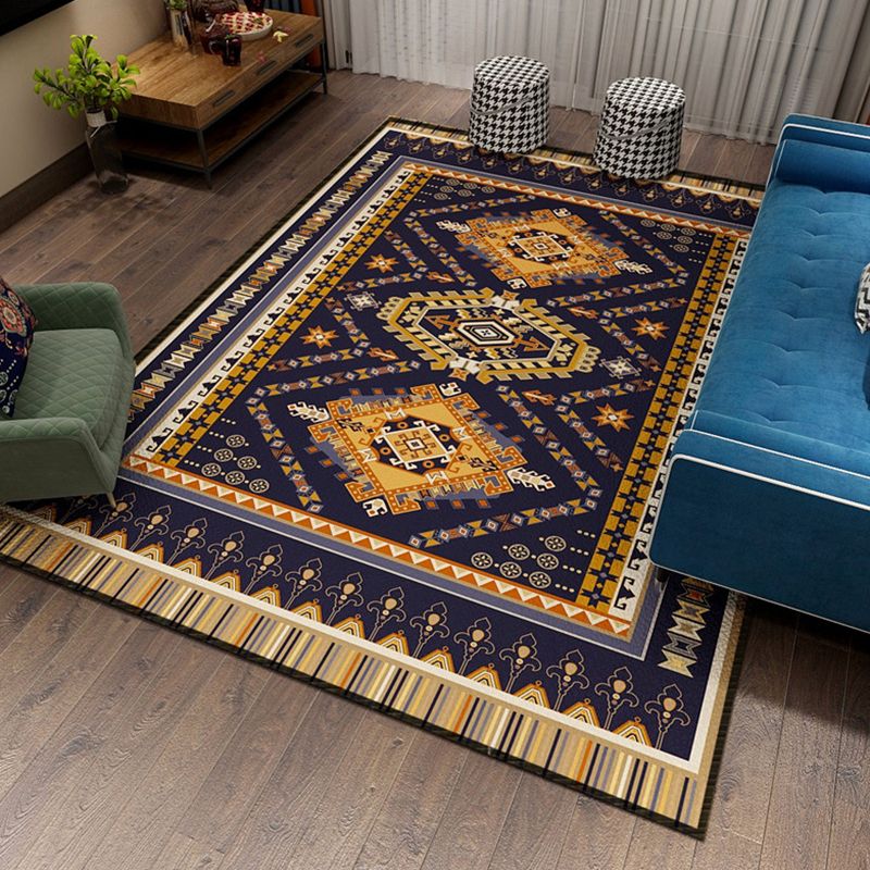 Red Vintage Rug Polyester Graphic Rug Non-Slip Backing Rug for Home Decor