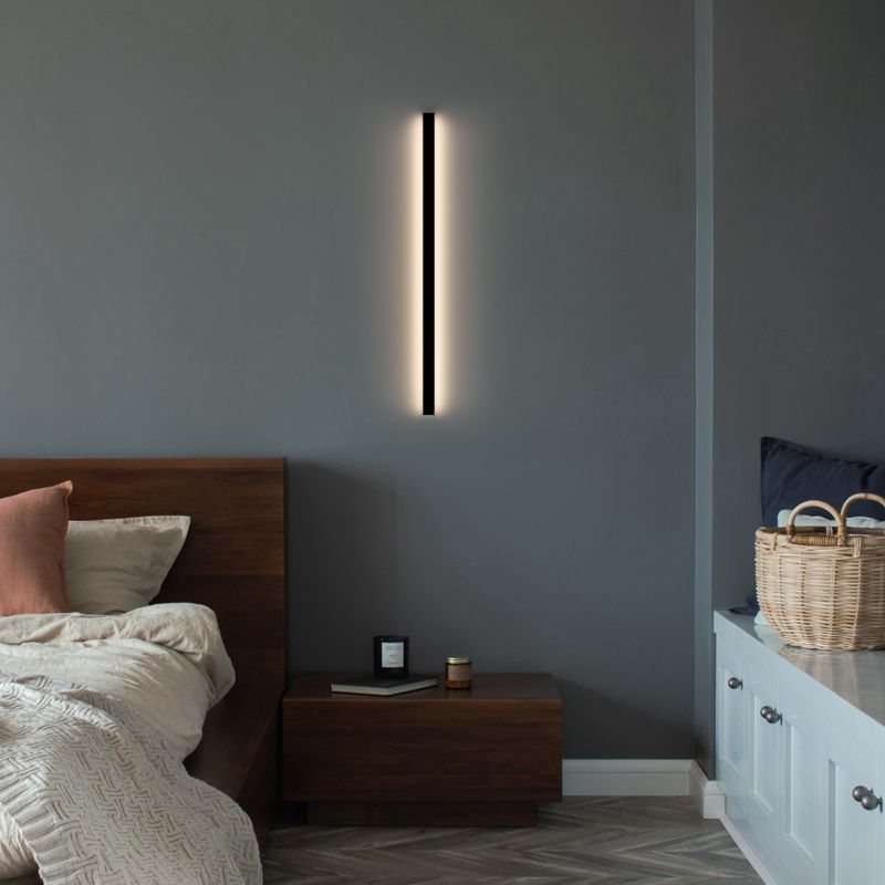 Metal Linear Shade Wall Light Modern Style 1-Light Wall Mounted Light Fixture in Black