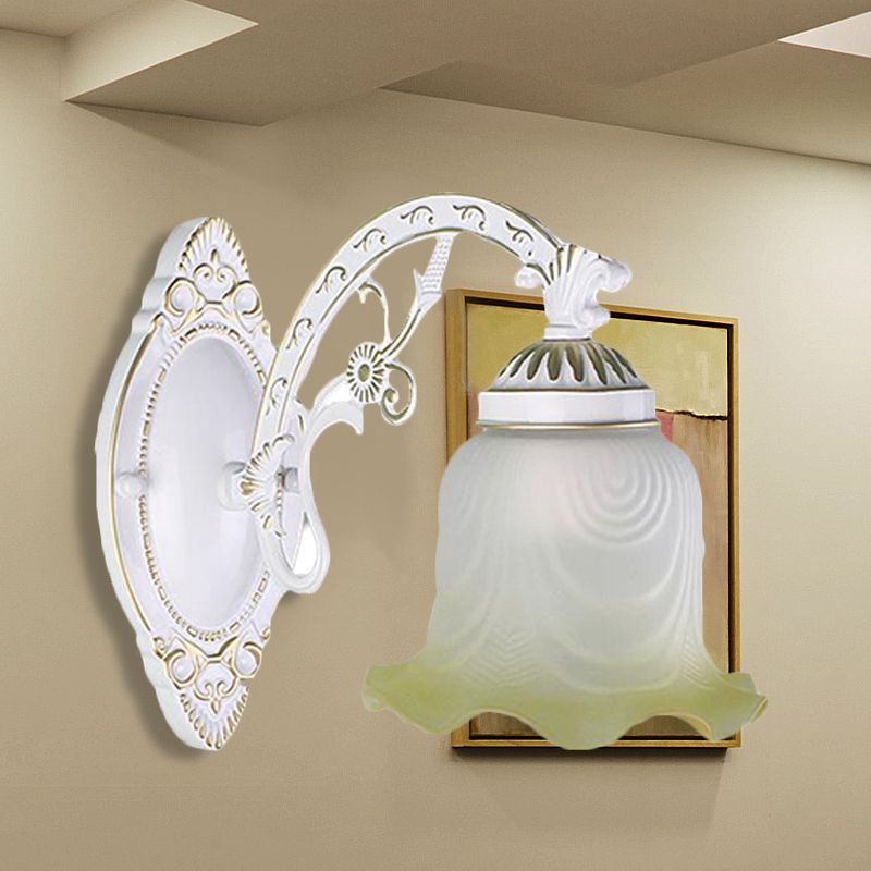 Black / White Sicloped Sconce Light Retro Retro Grosted Glass Shade 1/2-Light Room Room Wall Lampe avec bras incurvé