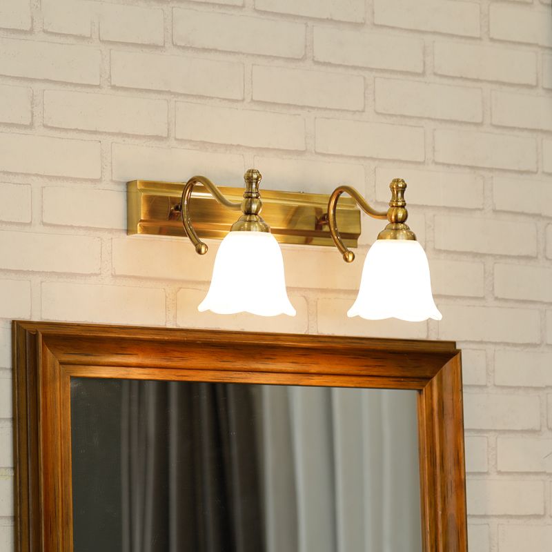 Illuminazione a parete svasata oro tradizionale lampada a parete da bagno in vetro