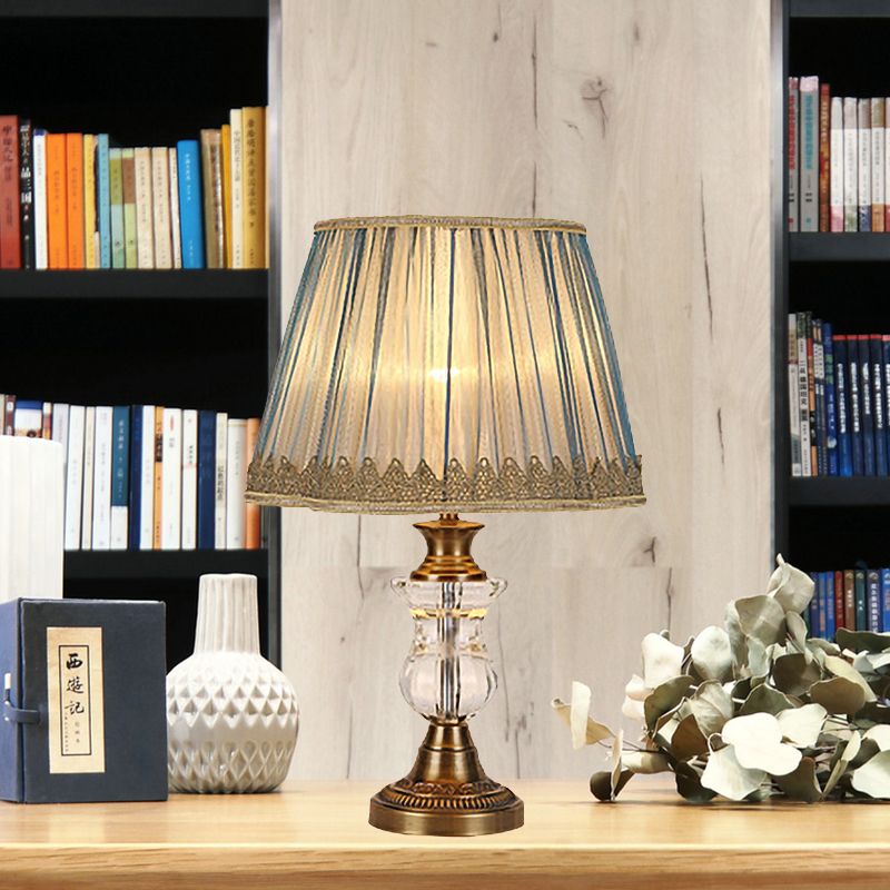 Ausgeflügelter Stofftisch Lampe moderne 1 Kopf Goldtischlicht mit geformter metallischer Basis