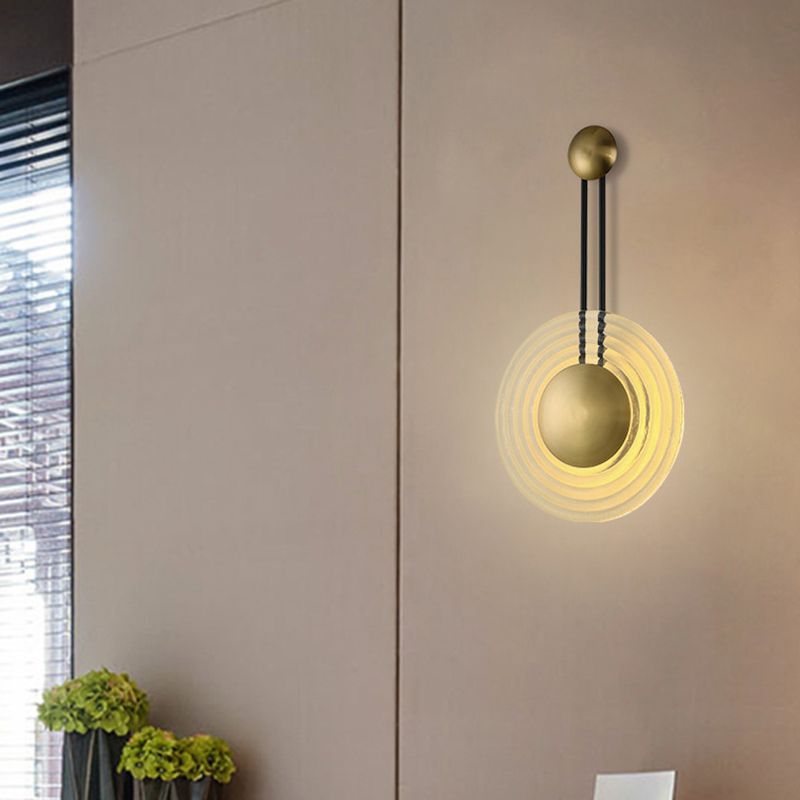 Lámpara de pared LED circular dorada en moderna luz de pared de hierro de electroplacas de estilo creativo para dormitorio