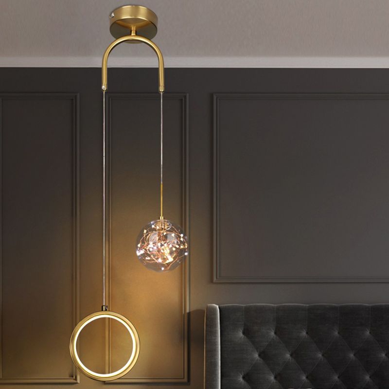 Verre contemporain circulaire et pendentif à la balle mené pour une salle à manger